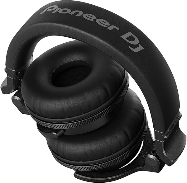In-depth review of the Pioneer DJ HDJ-CUE1BT Wireless Bluetooth DJ Headphones – comfort, sound quality, battery life, and more. Discover why these Pioneer DJ headphones Bluetooth model is a game changer for DJs on the go.
